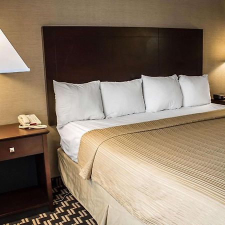 Quality Inn & Conference Center Akron Bagian luar foto