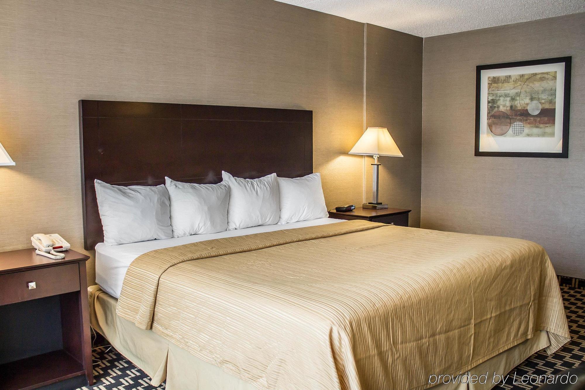 Quality Inn & Conference Center Akron Bagian luar foto