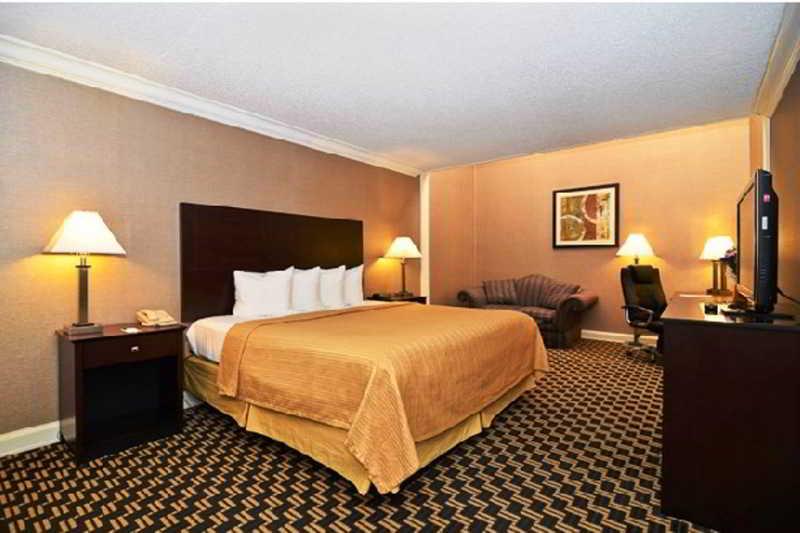 Quality Inn & Conference Center Akron Bagian luar foto
