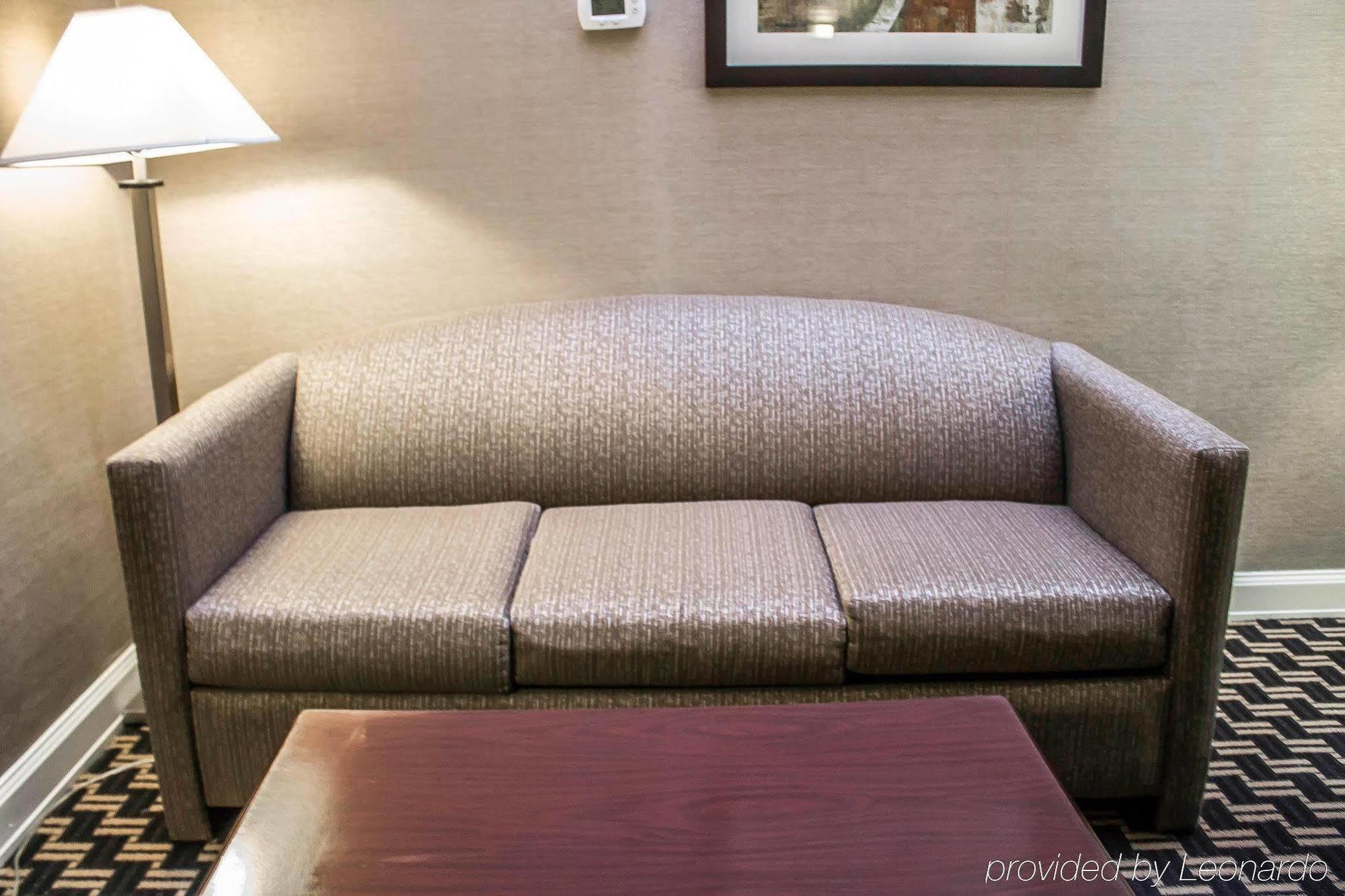 Quality Inn & Conference Center Akron Bagian luar foto