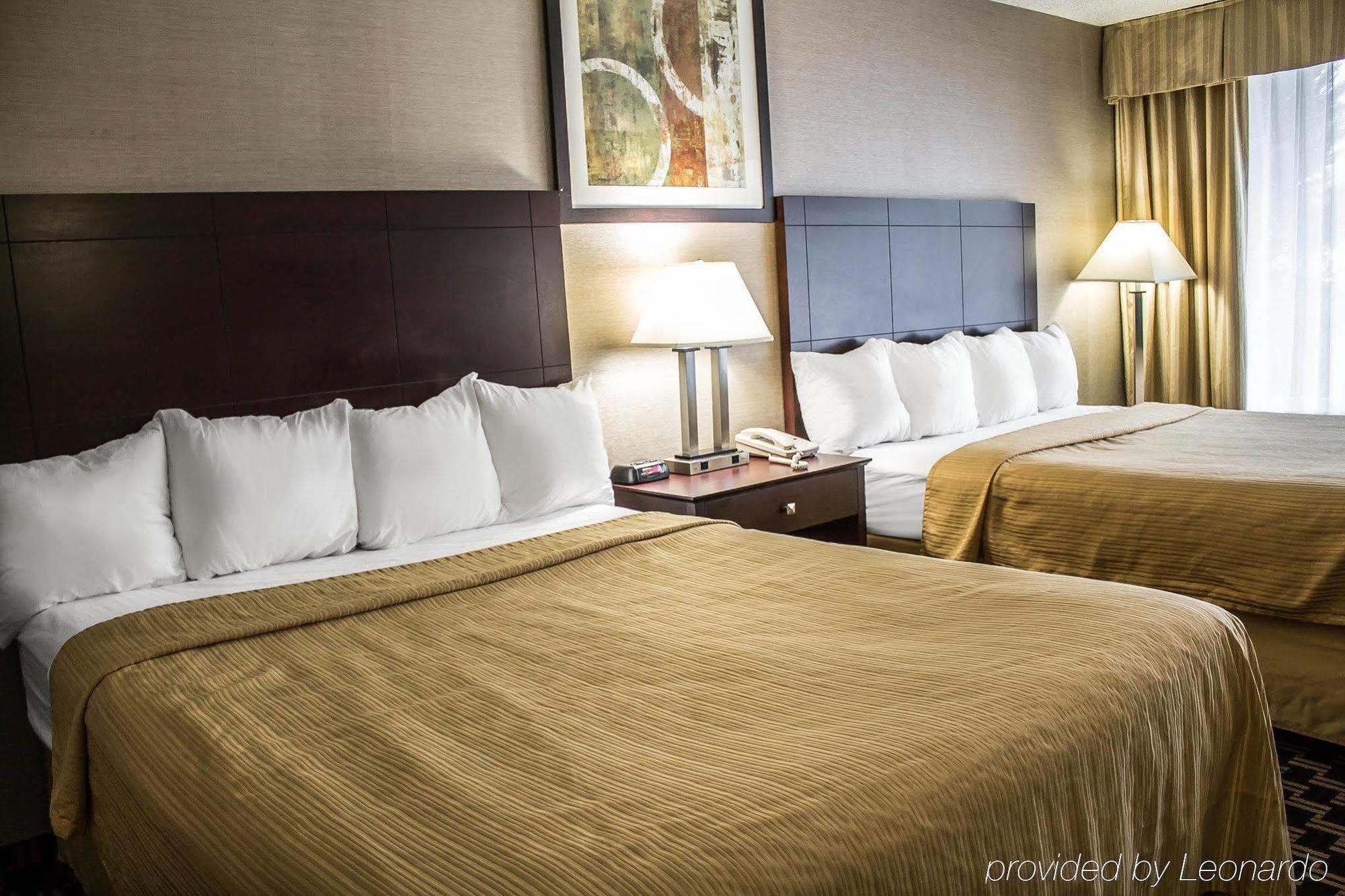 Quality Inn & Conference Center Akron Bagian luar foto