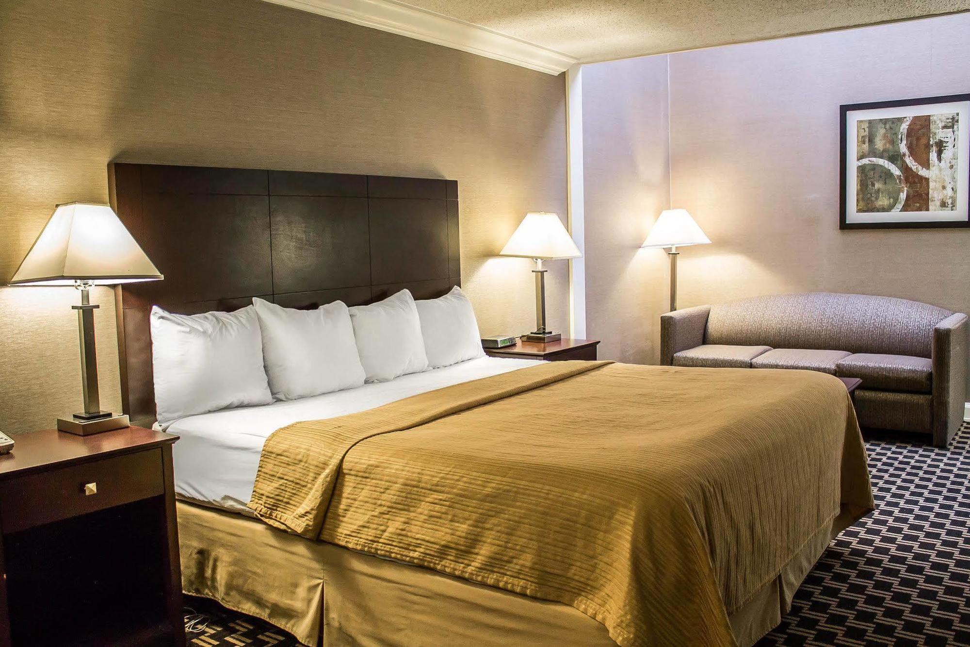 Quality Inn & Conference Center Akron Bagian luar foto