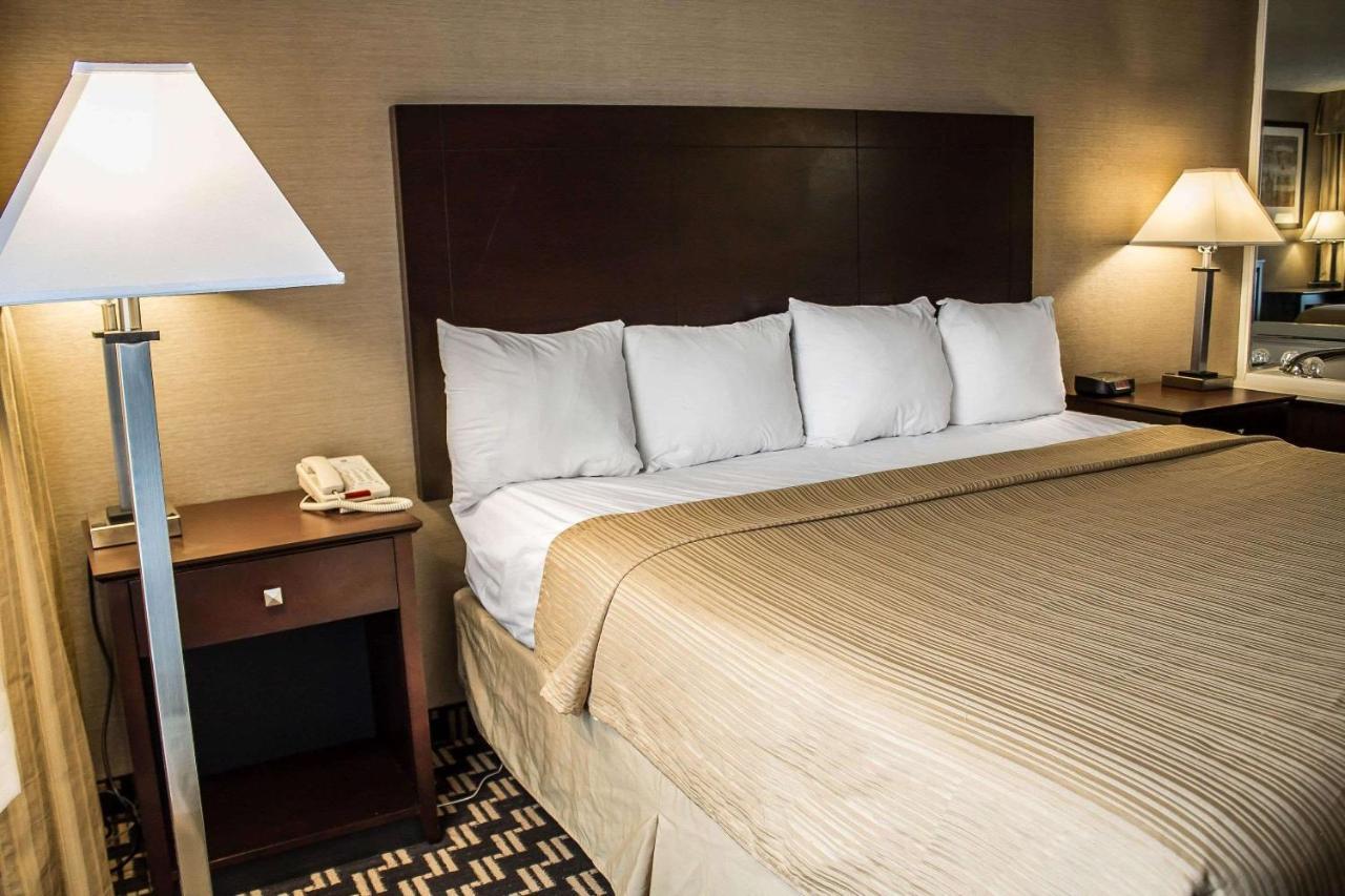 Quality Inn & Conference Center Akron Bagian luar foto