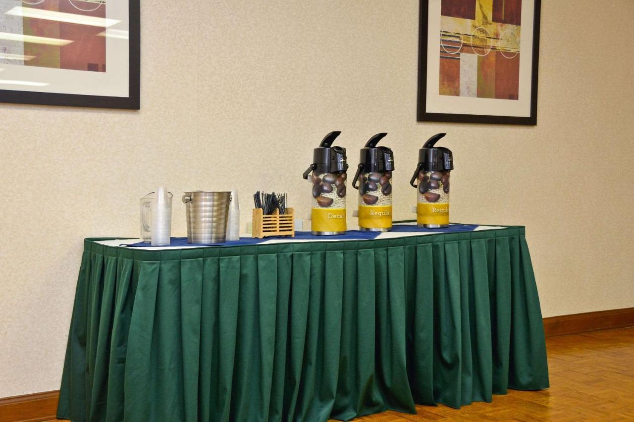 Quality Inn & Conference Center Akron Bagian luar foto