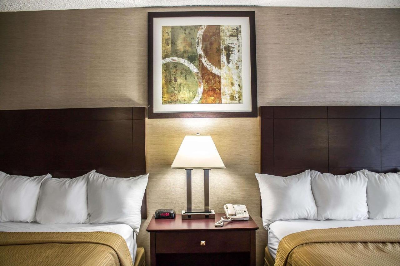 Quality Inn & Conference Center Akron Bagian luar foto