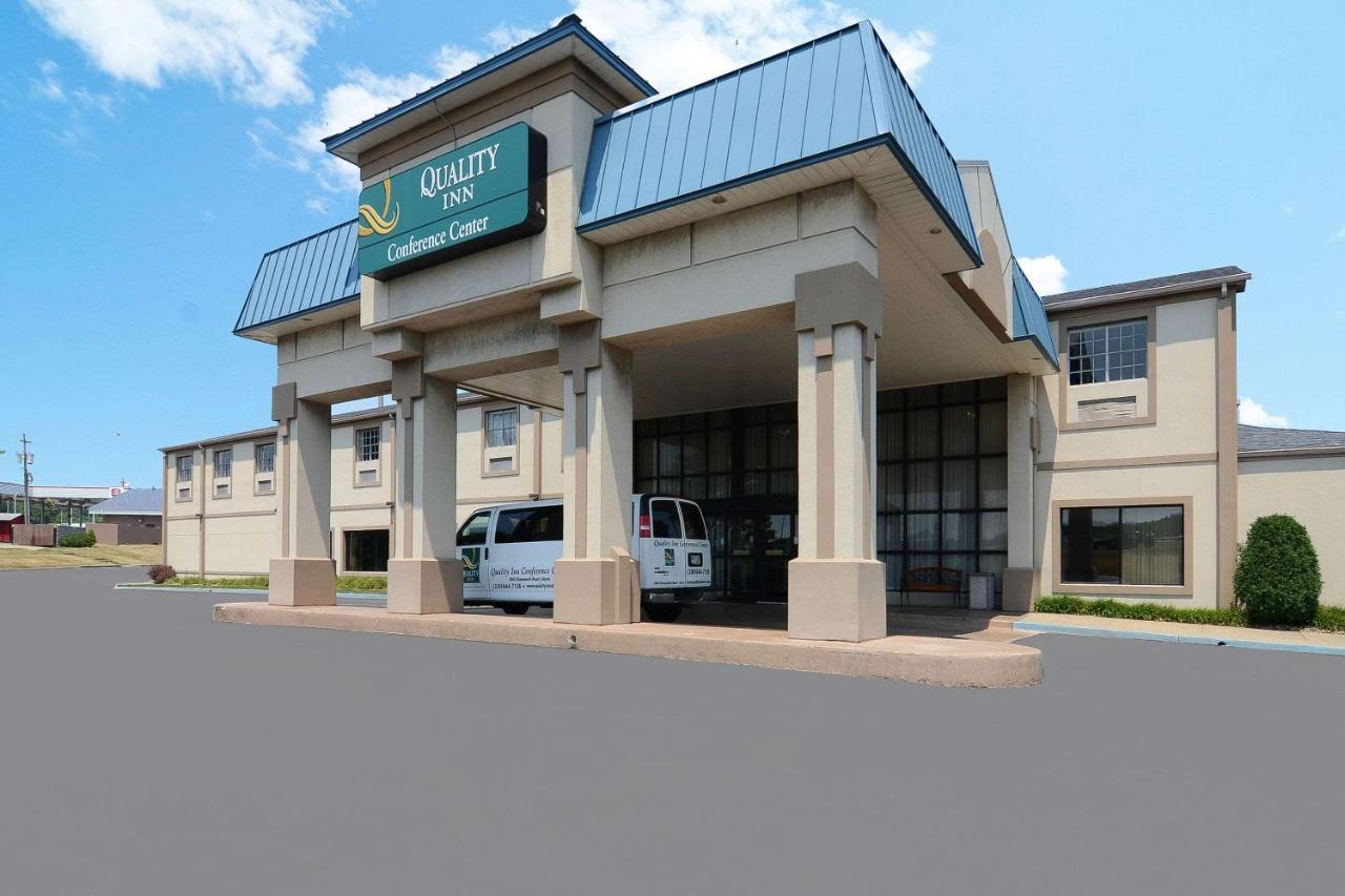 Quality Inn & Conference Center Akron Bagian luar foto