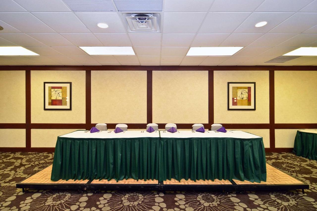 Quality Inn & Conference Center Akron Bagian luar foto