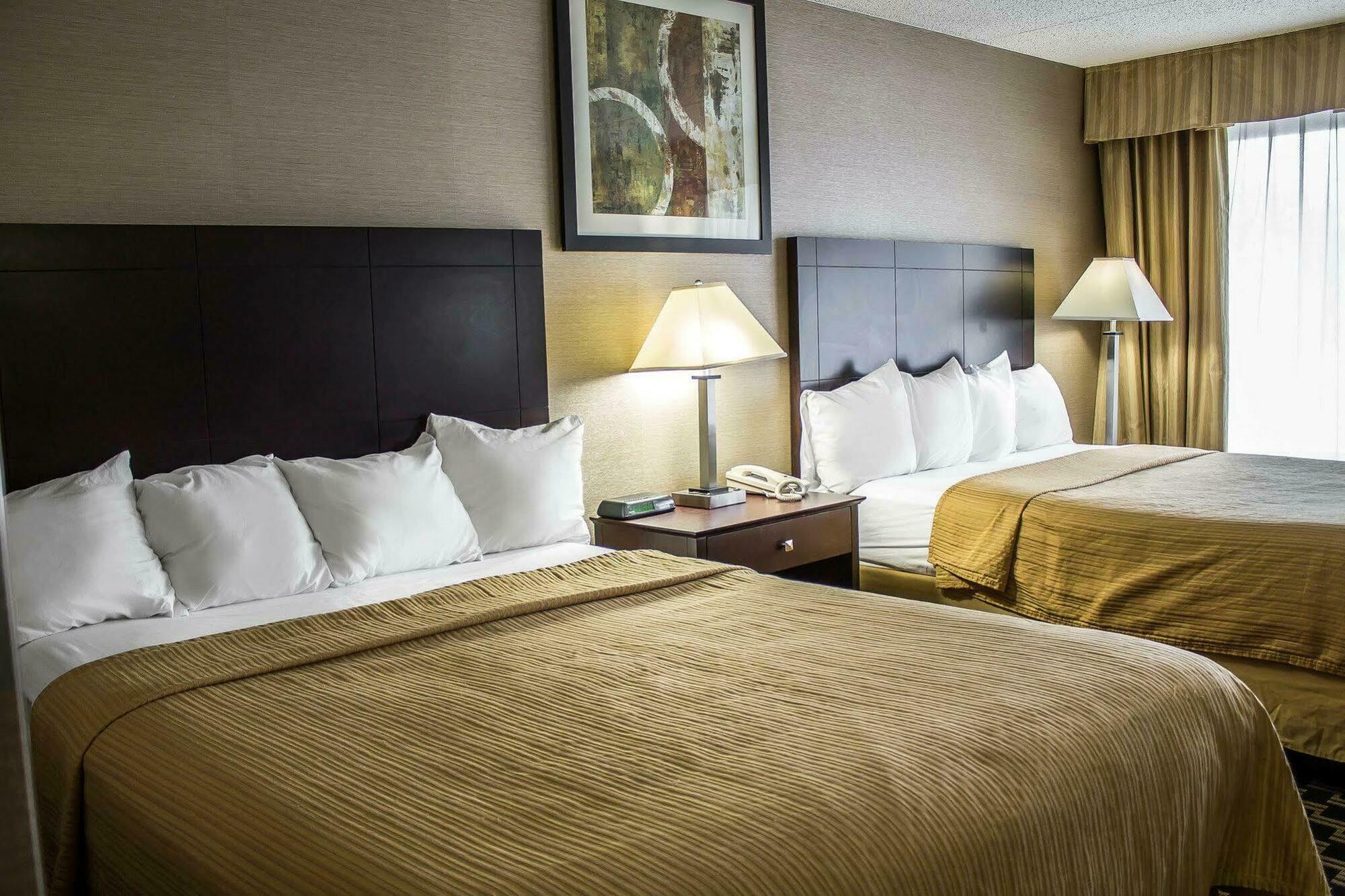 Quality Inn & Conference Center Akron Bagian luar foto