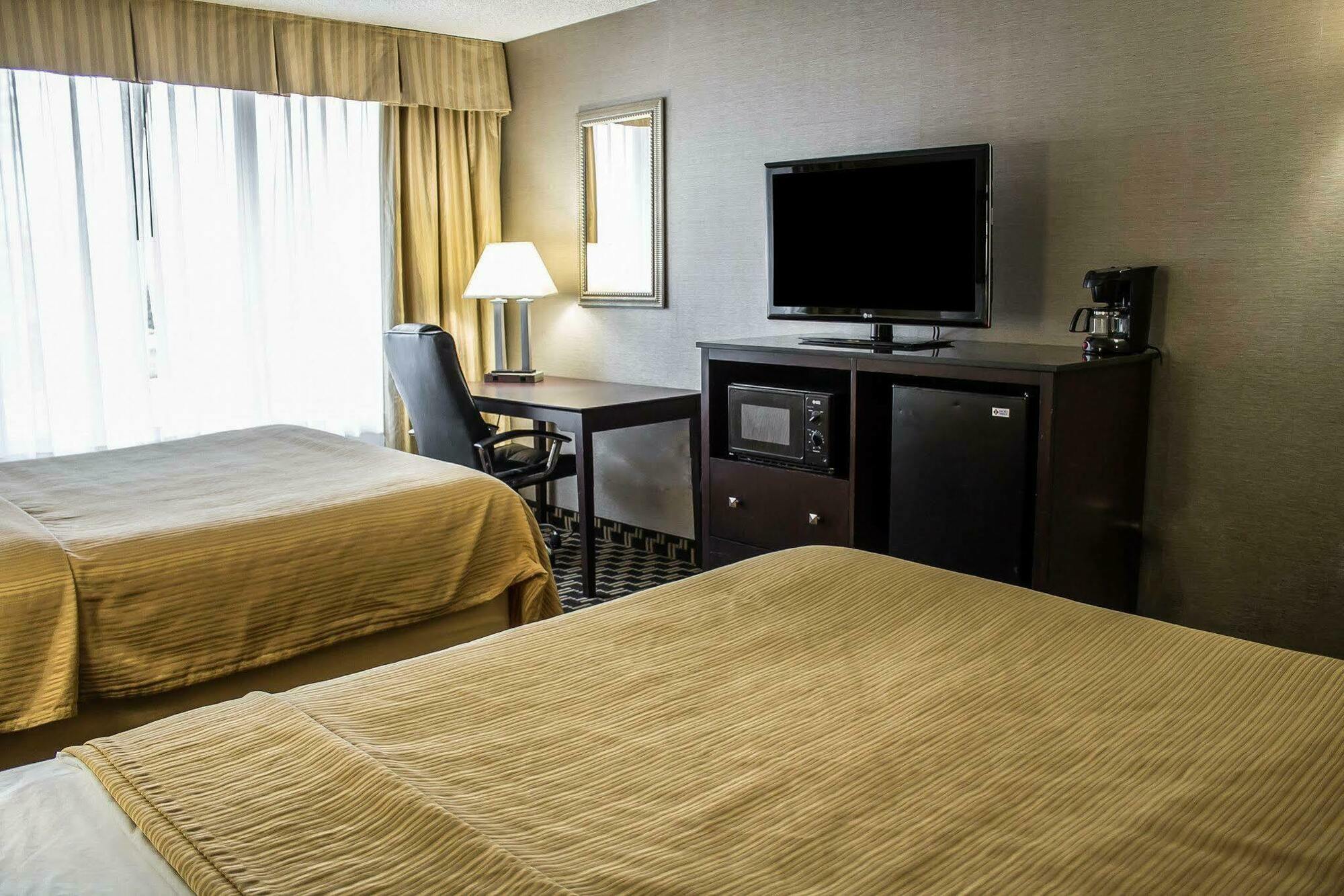 Quality Inn & Conference Center Akron Bagian luar foto