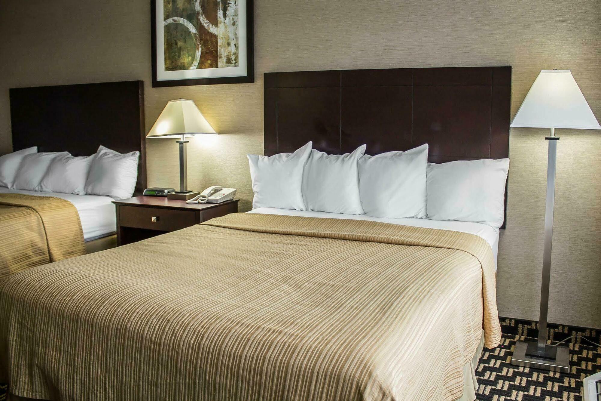 Quality Inn & Conference Center Akron Bagian luar foto